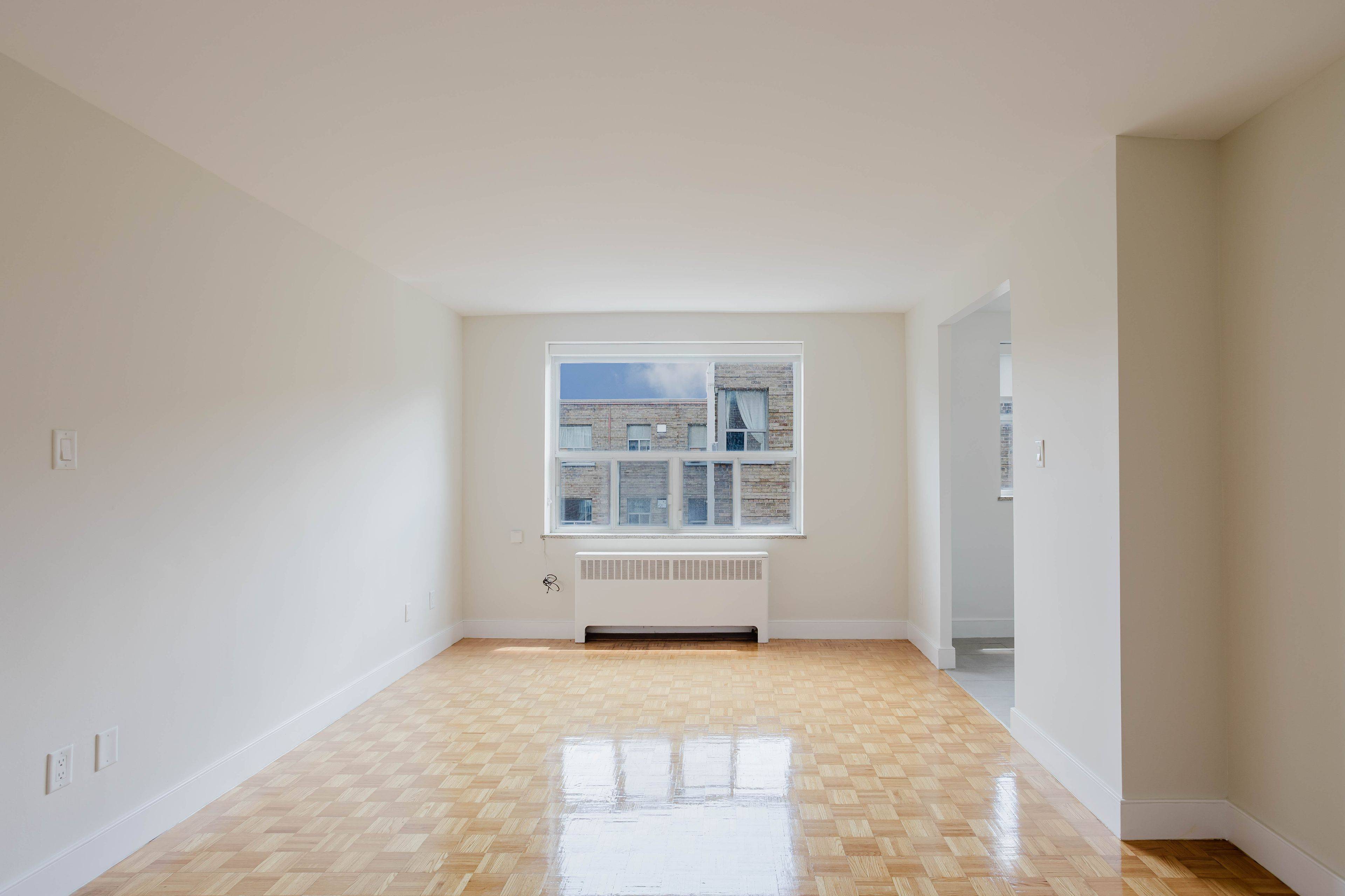 Toronto C11, ON M4G 2Z9,1291 Bayview AVE #405