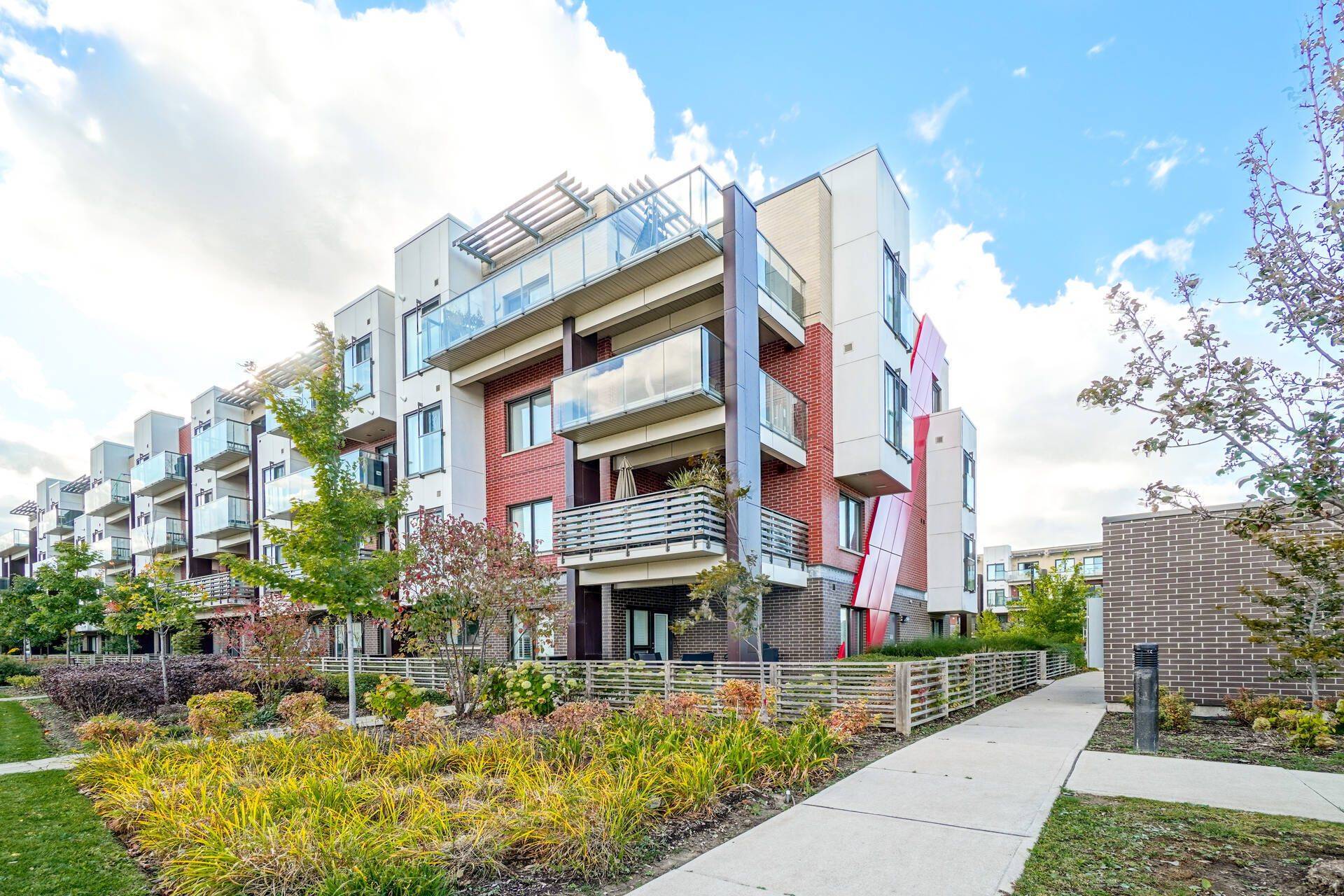 5005 Harvard RD #207, Mississauga, ON L5M 0W5