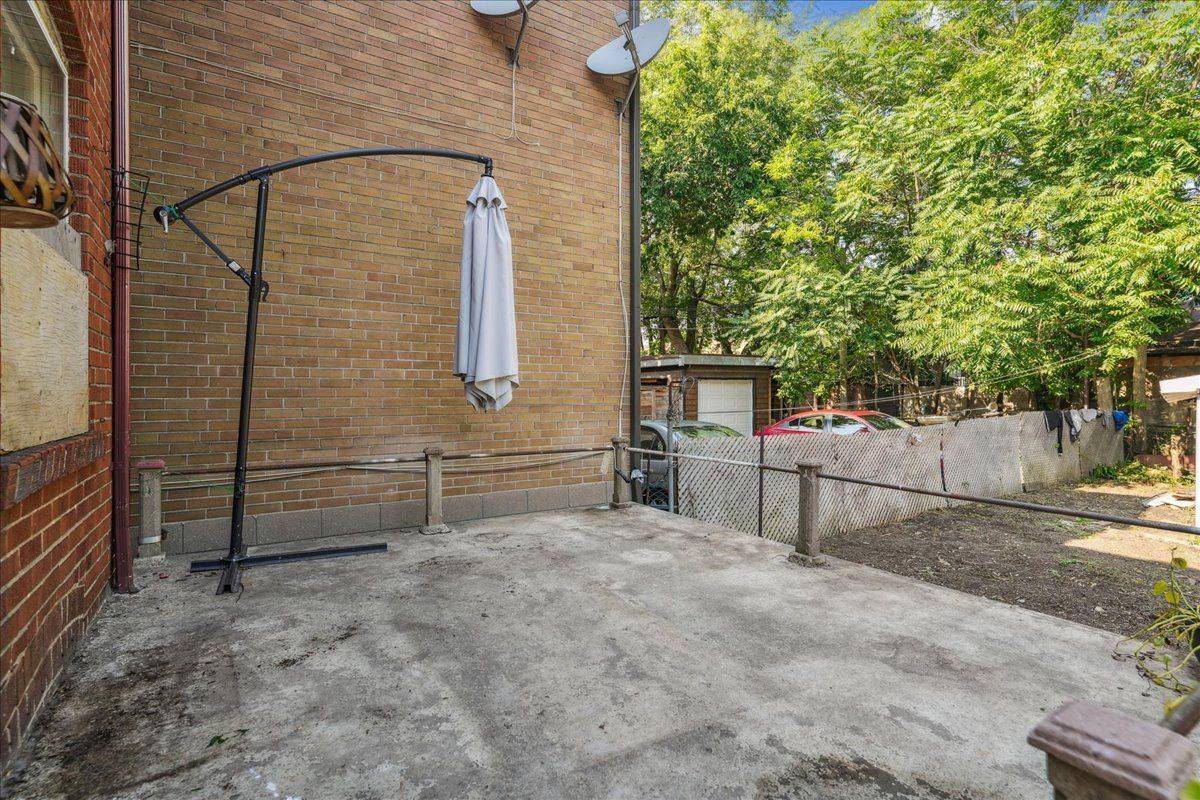 73 Yarrow RD, Toronto W03, ON M6M 4E4