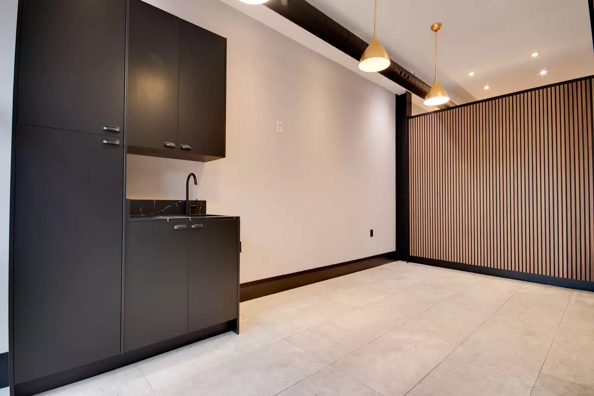 Halton Hills, ON L7G 5M9,43 Main ST S #ROOM A