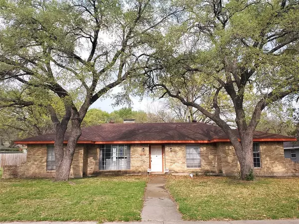 1018 Westlake Drive,  Desoto,  TX 75115