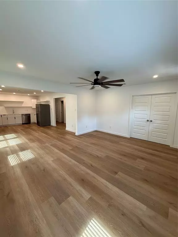 Dallas, TX 75216,1019 E Waco Avenue