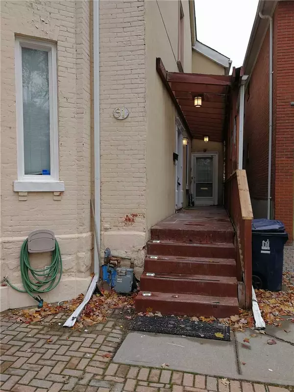 Toronto C01, ON M5S 2P2,91 Lippincott ST