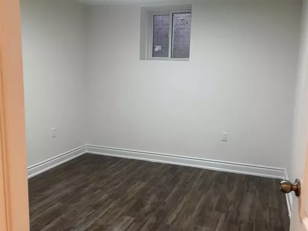 Mississauga, ON L5V 2G6,6388 Newcombe DR