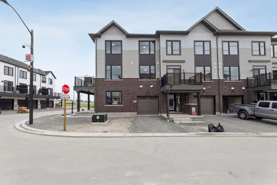 1063 Honeycomb PATH, Oshawa, ON L1H 8L7