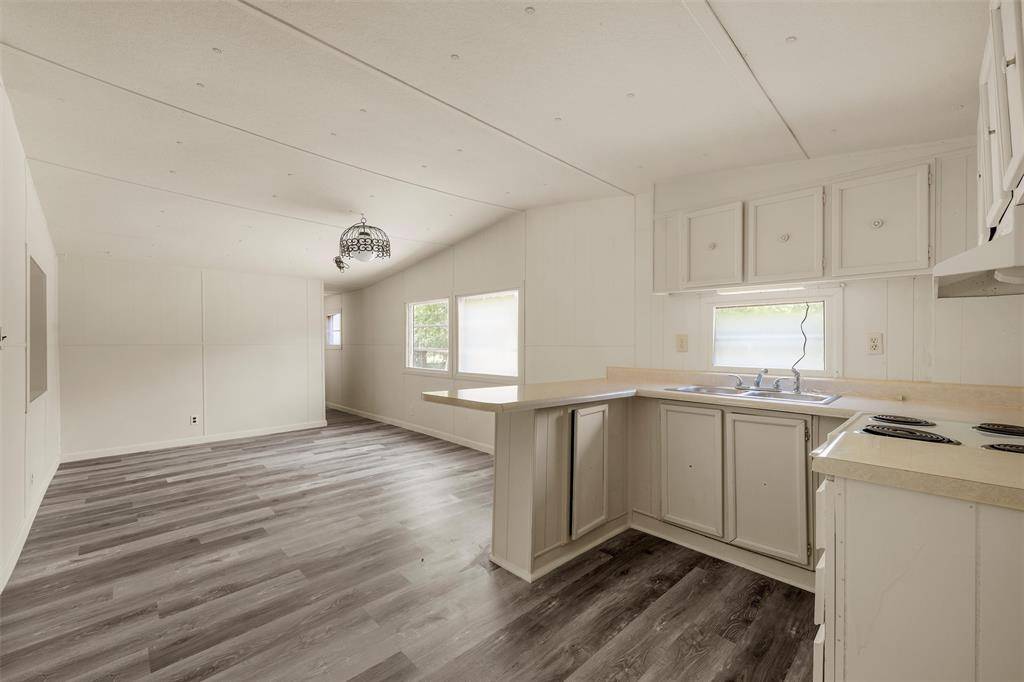 Elm Mott, TX 76640,413 Forest Avenue