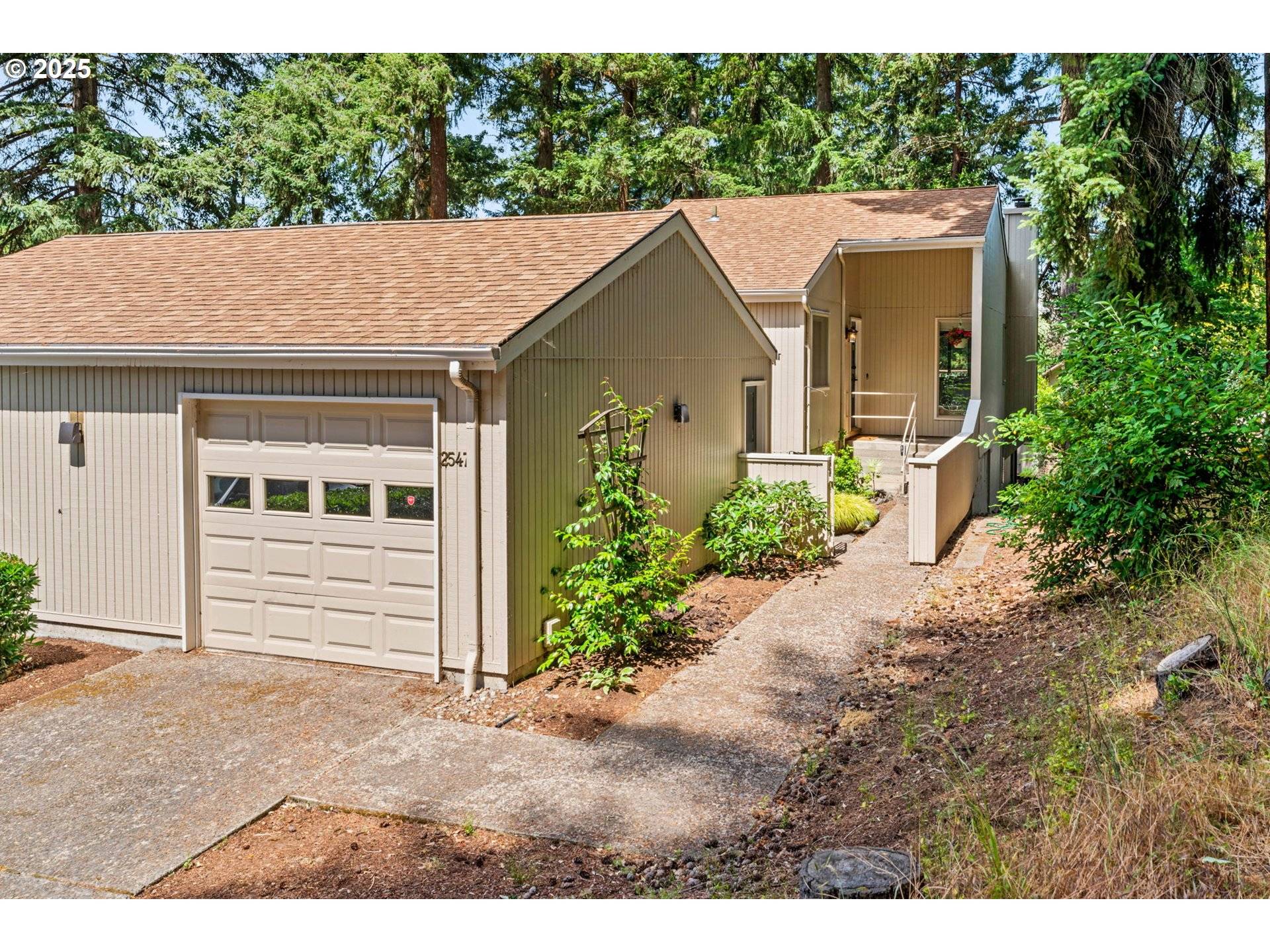 Eugene, OR 97405,2547 BRITTANIA PL