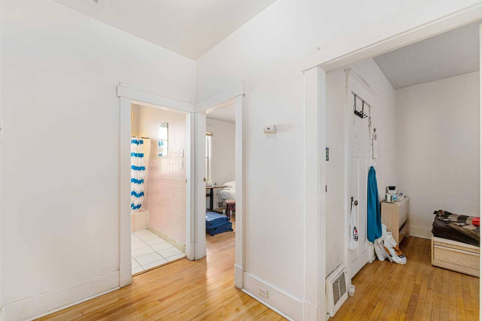 Calgary, AB T2M 0G8,216 15 AVE Northwest