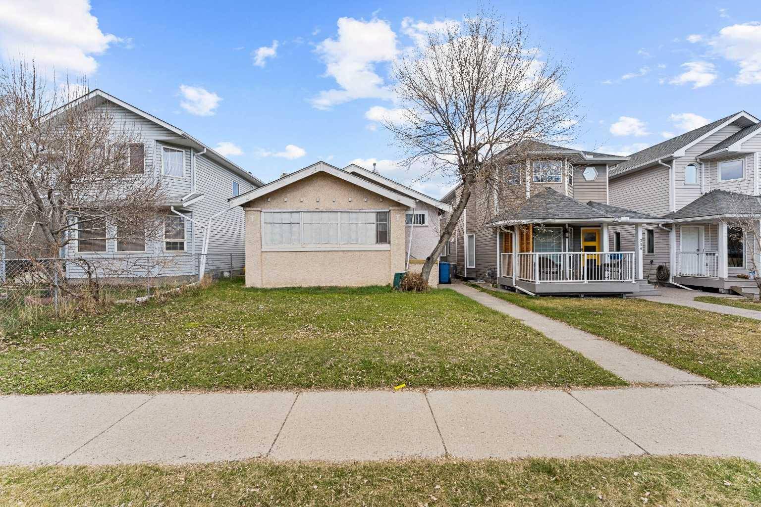 216 15 AVE NW, Calgary, AB T2M 0G8