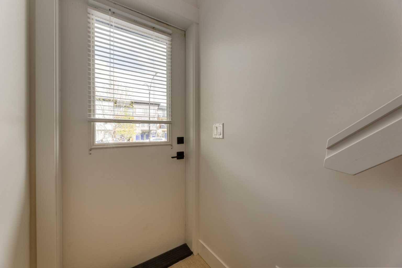 Calgary, AB T3M 3A7,19639 45 ST SE