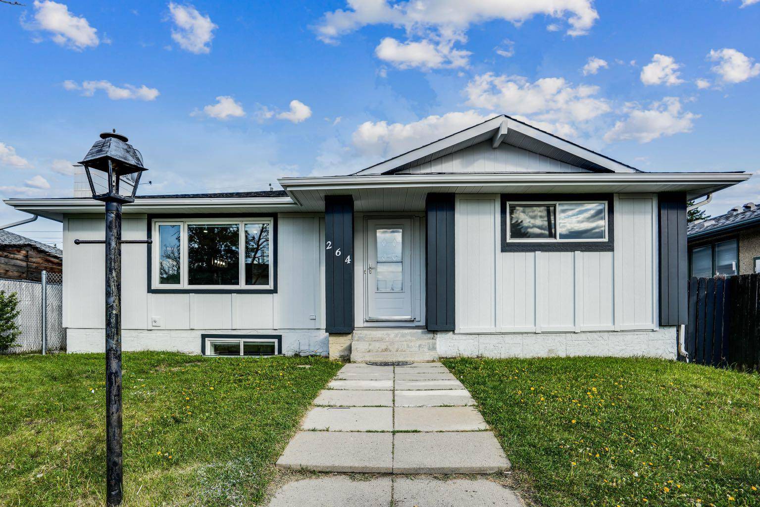 264 Penbrooke Close SE, Calgary, AB T2A 3P1