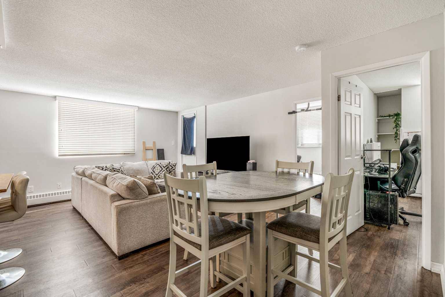Lethbridge, AB T1J 4S1,515 6 ST S ##201