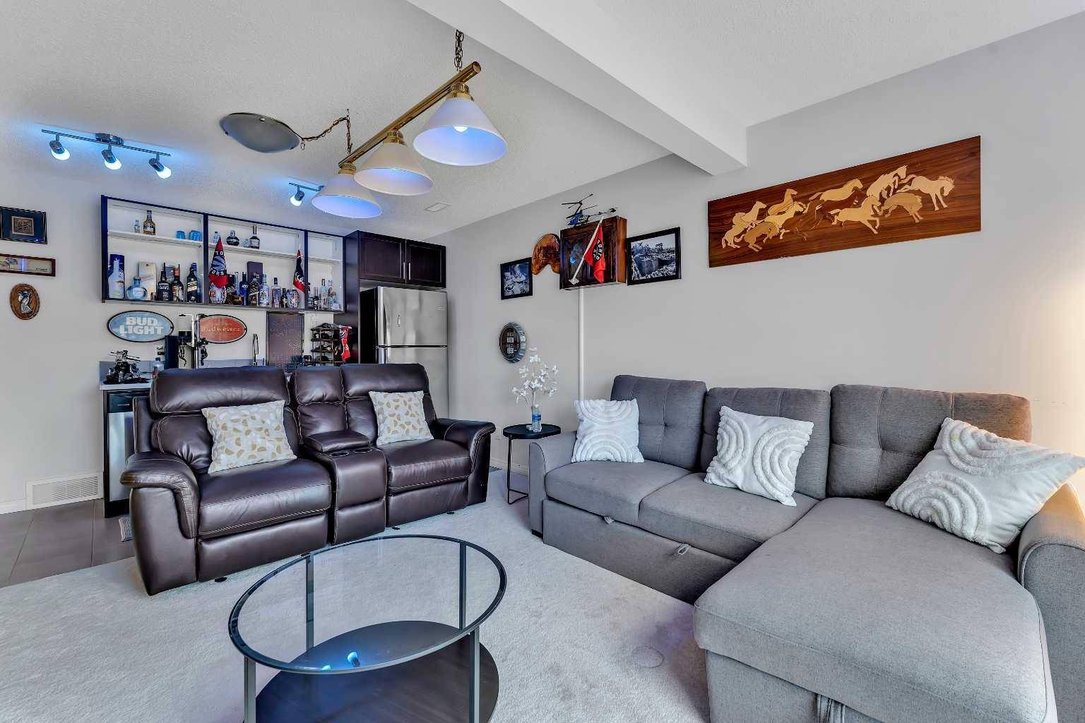 Calgary, AB T3J0X3,569 savanna BLVD Northeast