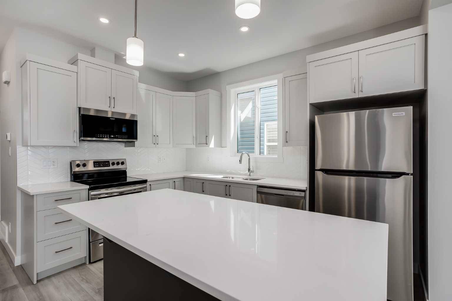 Airdrie, AB T4B 4L2,461 South Point GLN SW