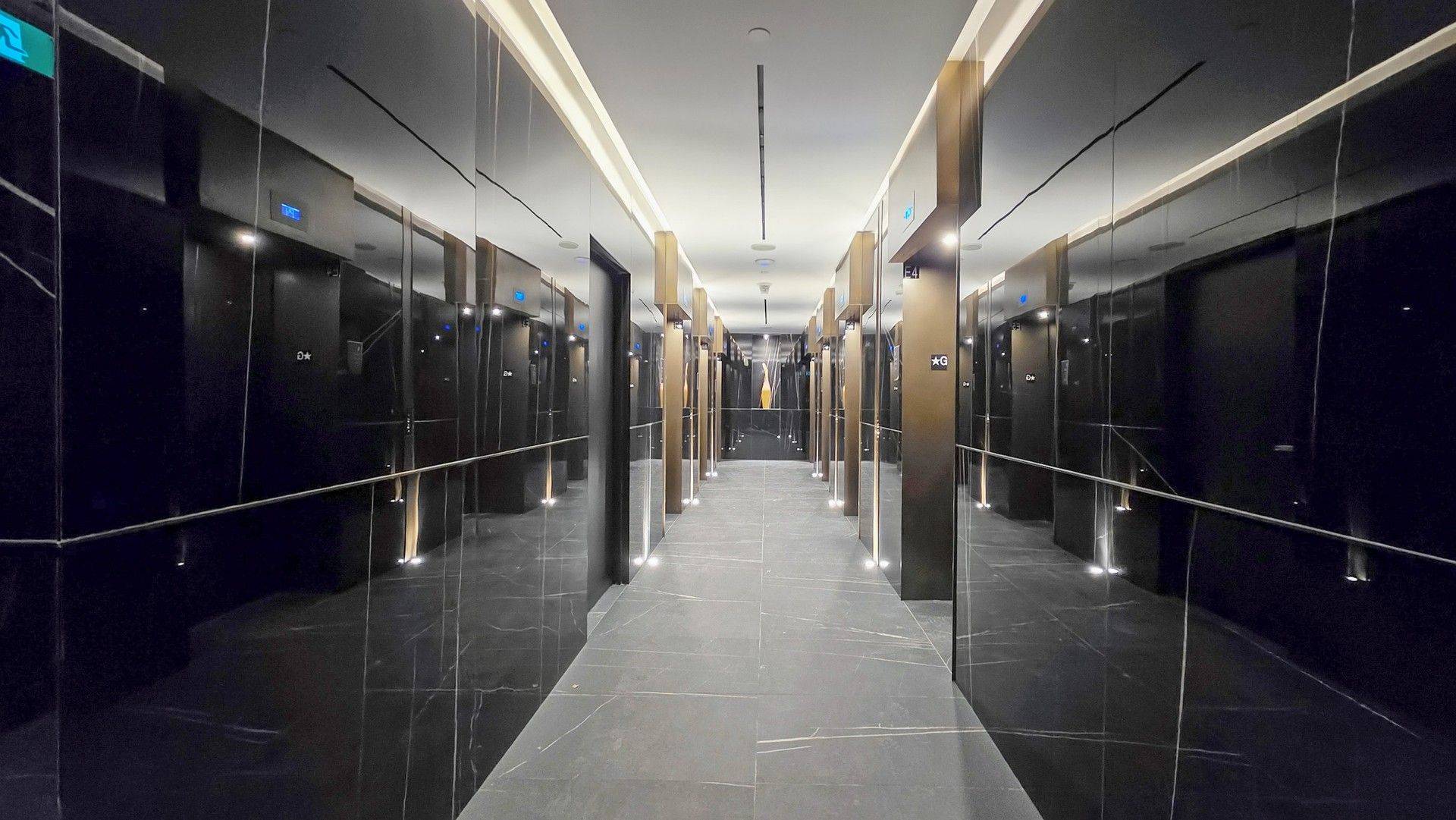 Toronto C02, ON M4W 0B7,11 Yorkville AVE #2112