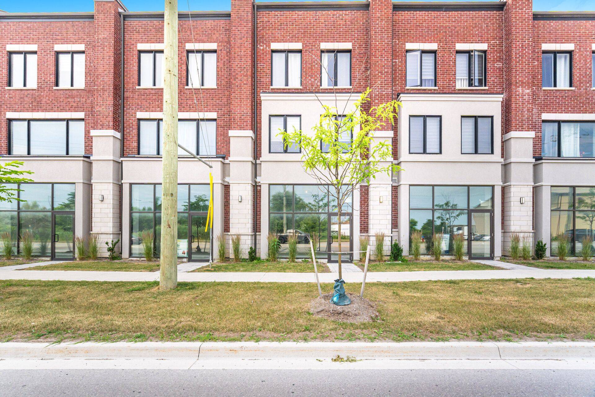 Bradford West Gwillimbury, ON L3Z 3G8,200 Dissette ST #4