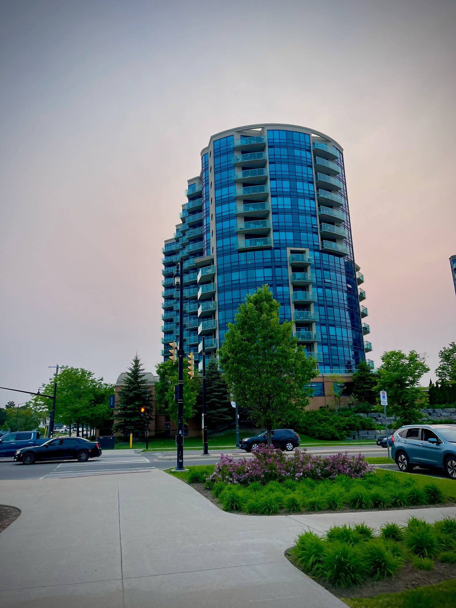 Barrie, ON L4N 6G2,37 Ellen ST #504