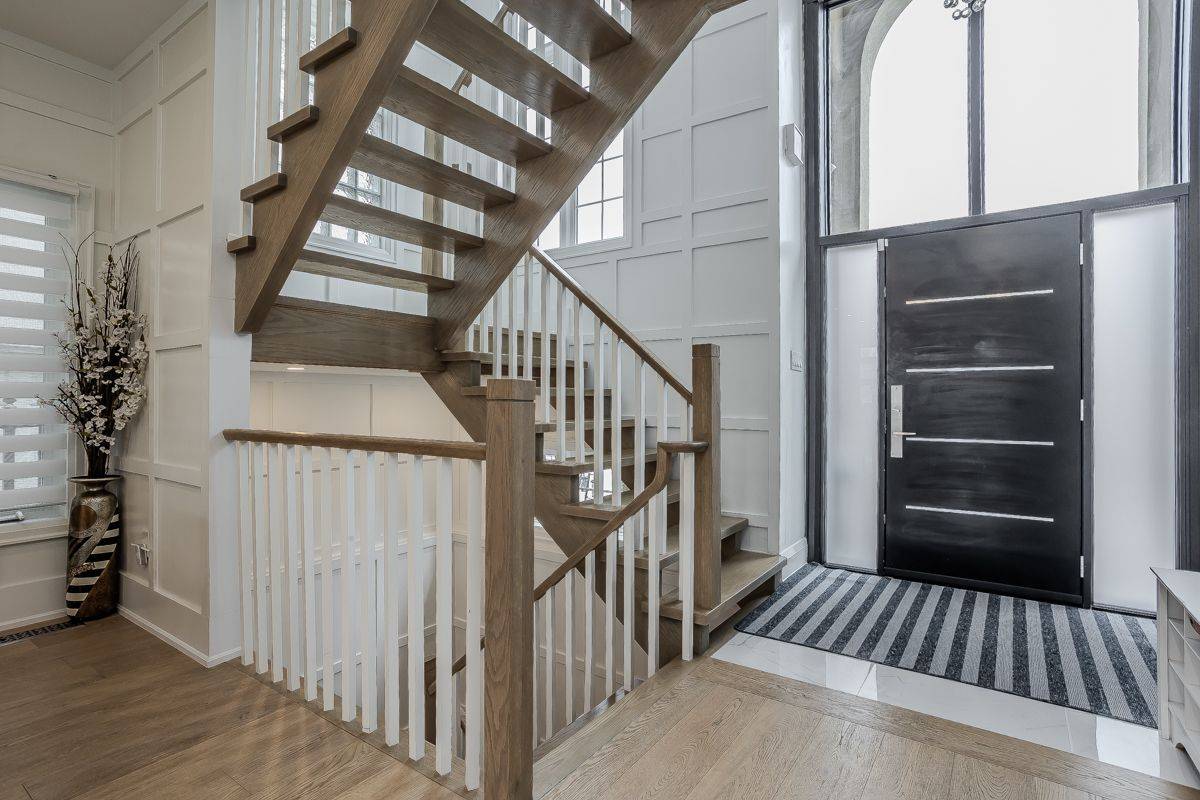 Hamilton, ON L9K 1T1,287 Cloverleaf DR