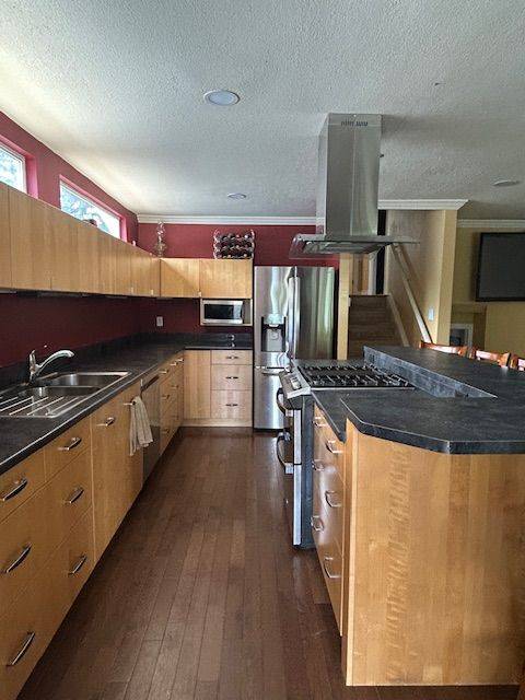 St. Catharines, ON L2N 5X7,22 OAKMEADOW PL