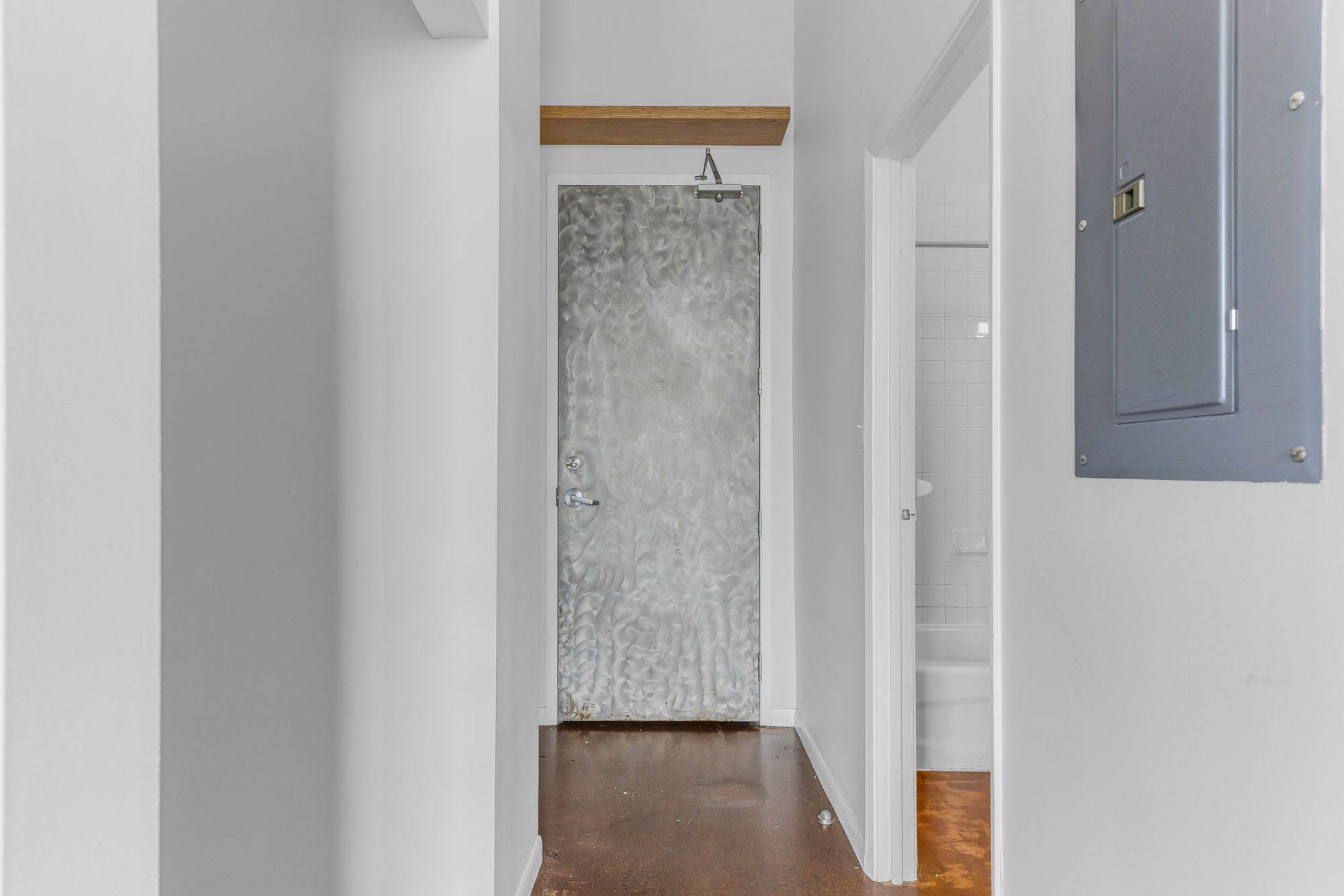 Hamilton, ON L8R 3H7,11 Rebecca ST #402