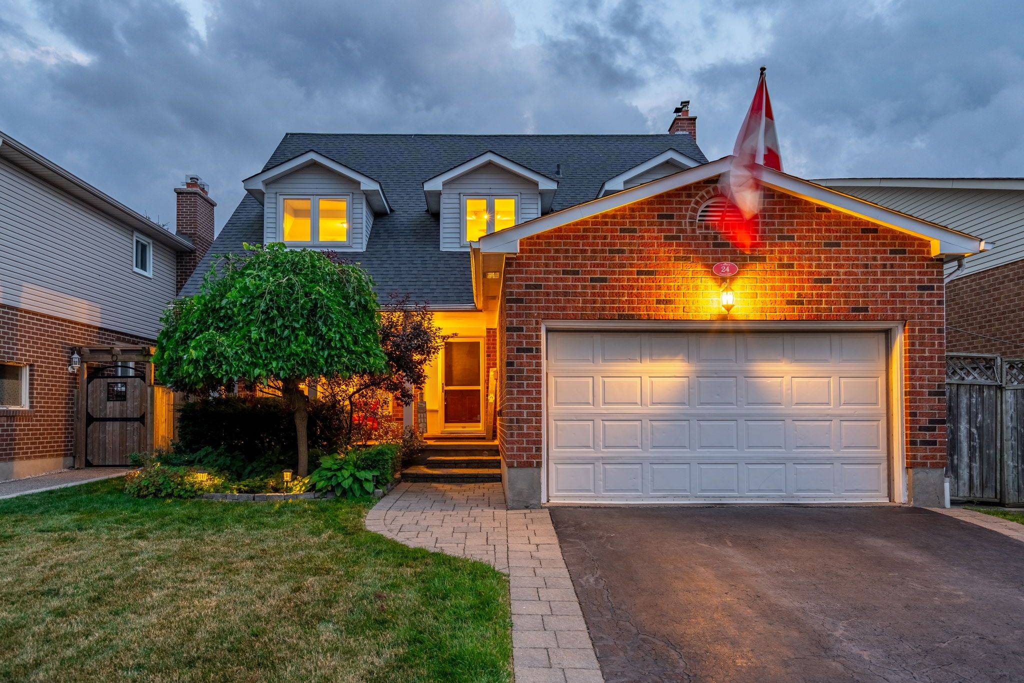 24 Vance CRES, Hamilton, ON L8B 0B7