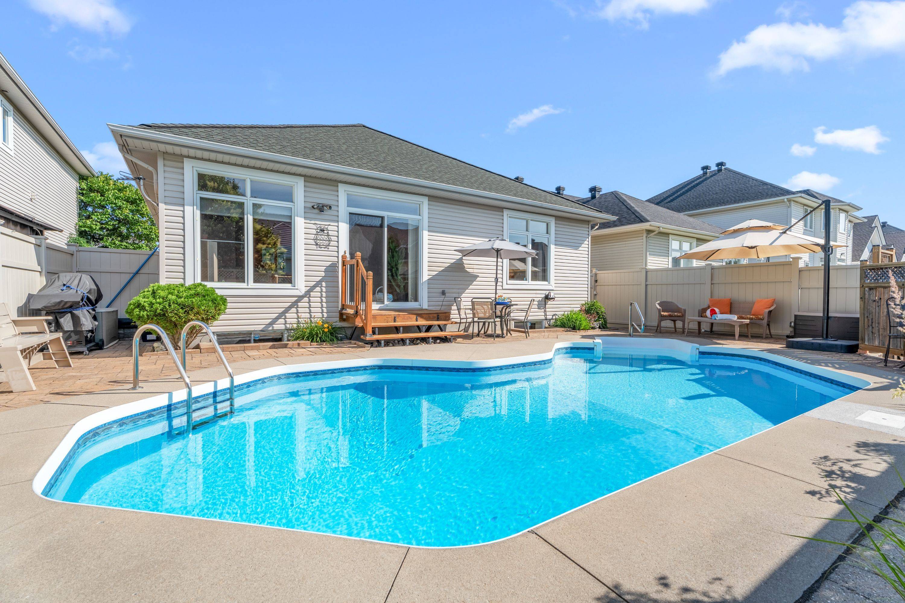 Orleans - Cumberland And Area, ON K4A 4M7,865 Markwick CRES