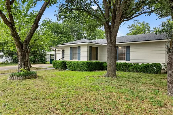 Mcgregor, TX 76657,406 Pierce Street