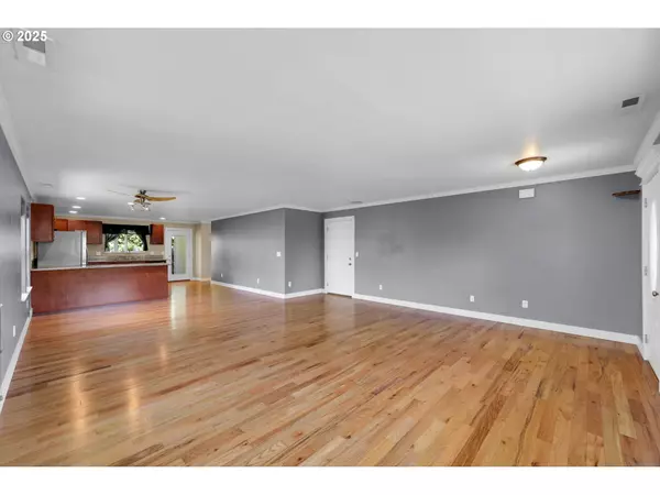 Springfield, OR 97477,1633 S ST