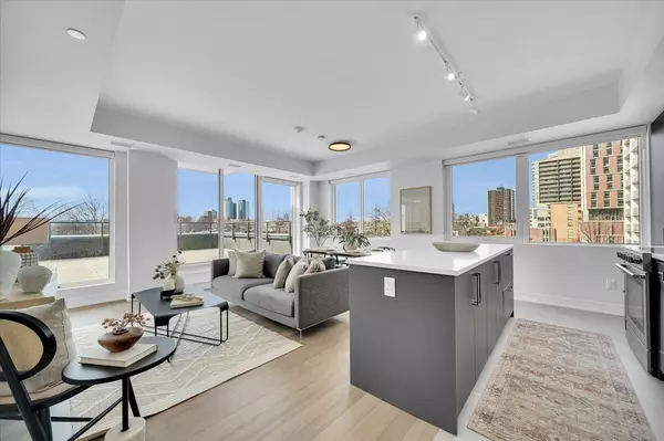 664 Spadina AVE #411, Toronto C01, ON M5S 2H7