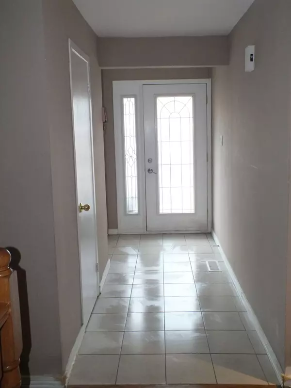 Mississauga, ON L5B 2N9,522 Cavell DR