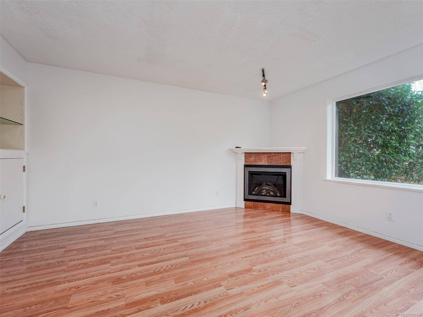 Esquimalt, BC V9A 4G5,922 Arm St #12