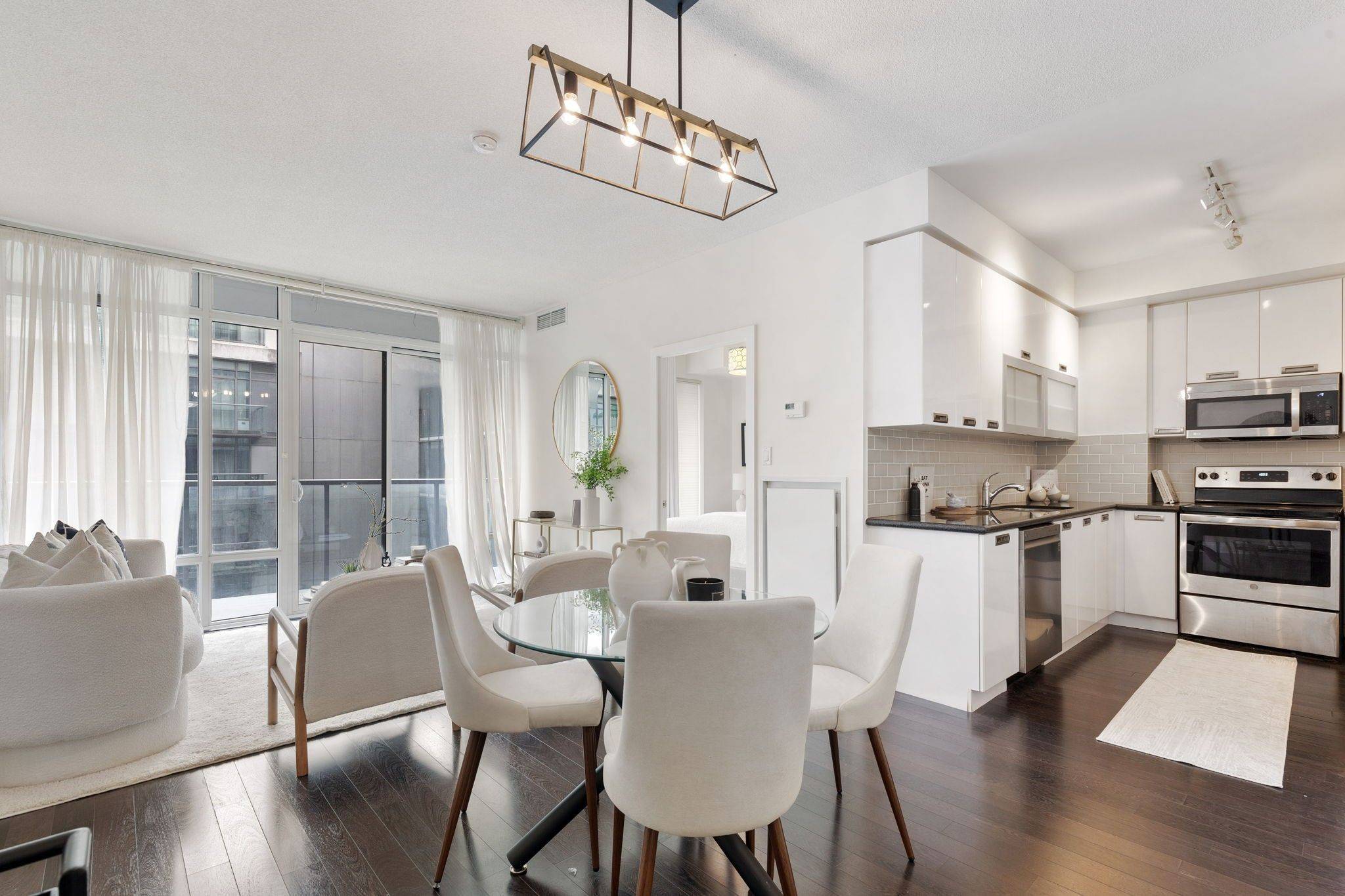 Toronto C01, ON M5V 3W5,90 Stadium RD #732
