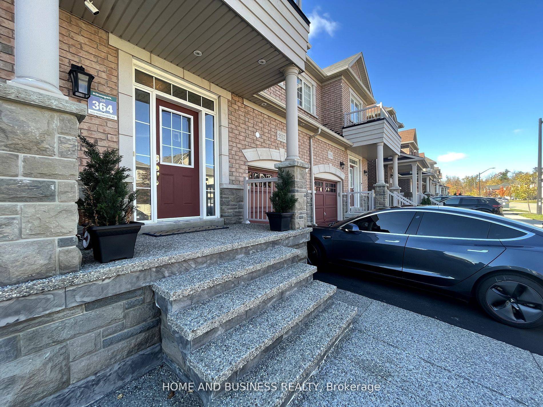 Mississauga, ON L5M 0N1,5532 Meadowcrest AVE