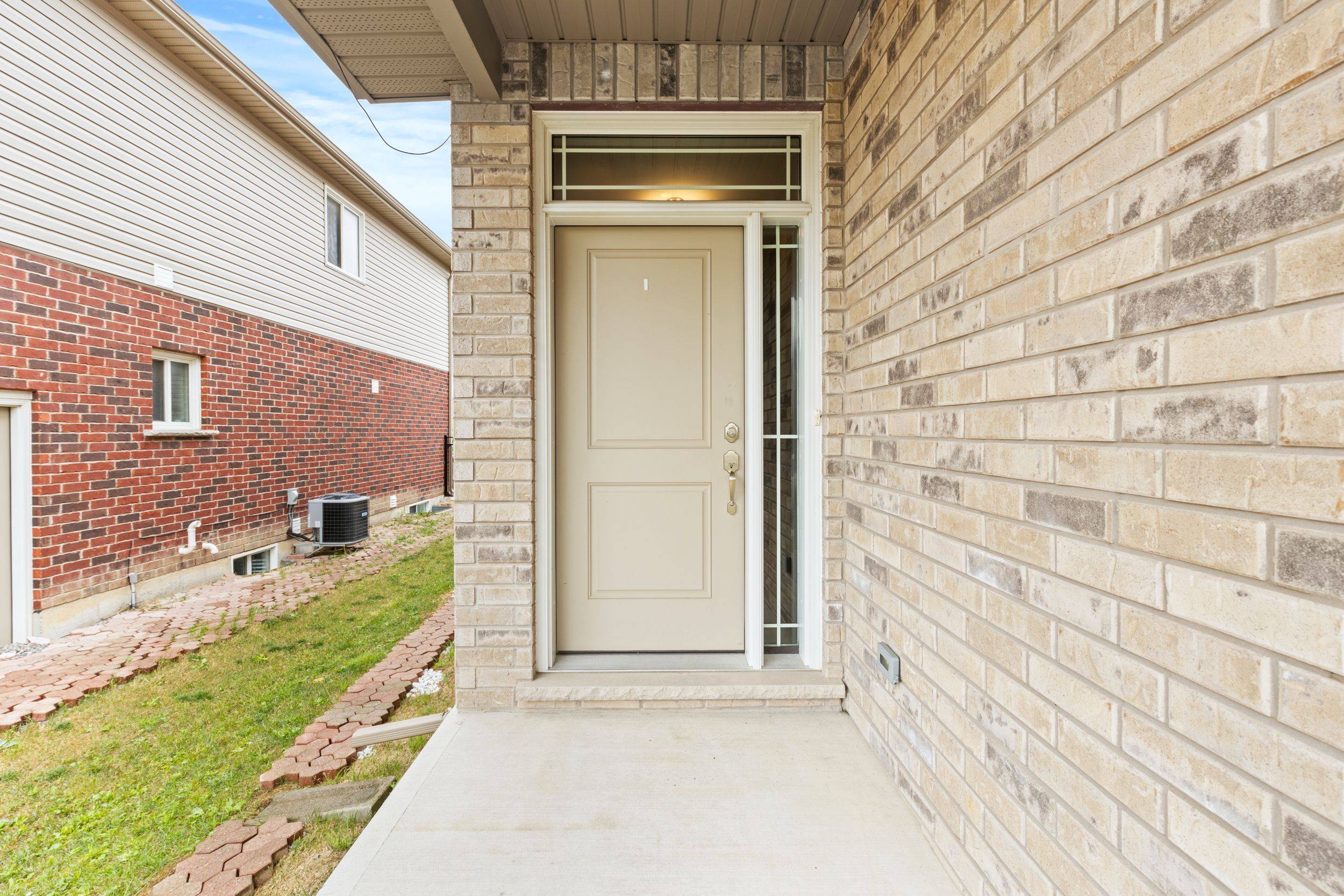 Thorold, ON L2V 0J8,86 Homestead WAY