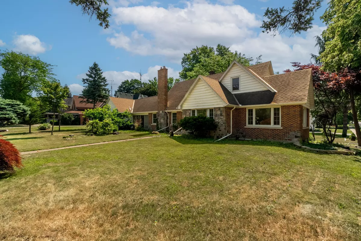 Chatham-kent, ON N0P 2C0,89 Main ST E