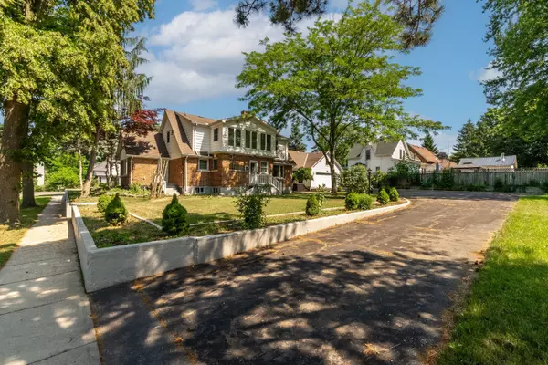 Chatham-kent, ON N0P 2C0,89 Main ST E