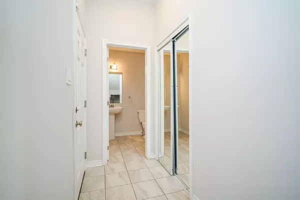 Stittsville - Munster - Richmond, ON K2S 0Y7,895 Stallion CRES