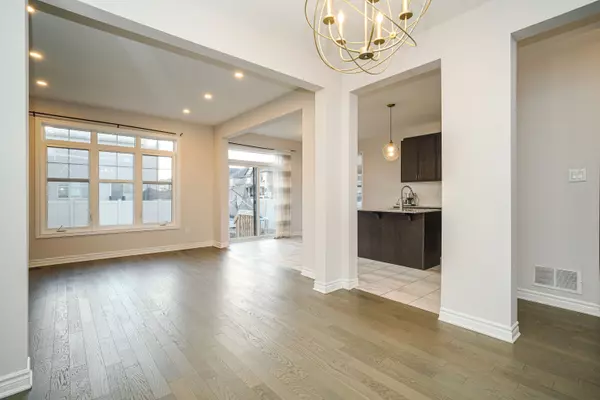 Stittsville - Munster - Richmond, ON K2S 0Y7,895 Stallion CRES