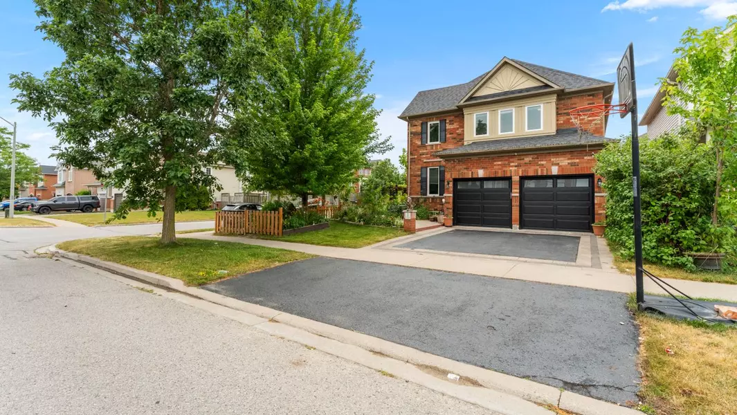 1 Woolner LN, Clarington, ON L1C 5L8