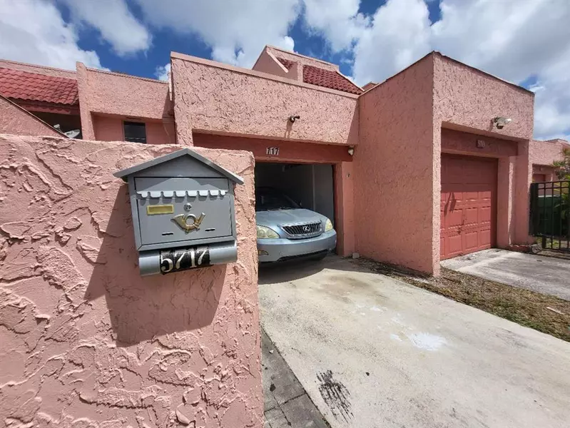 5717 NW 16th St #20, Lauderhill, FL 33313