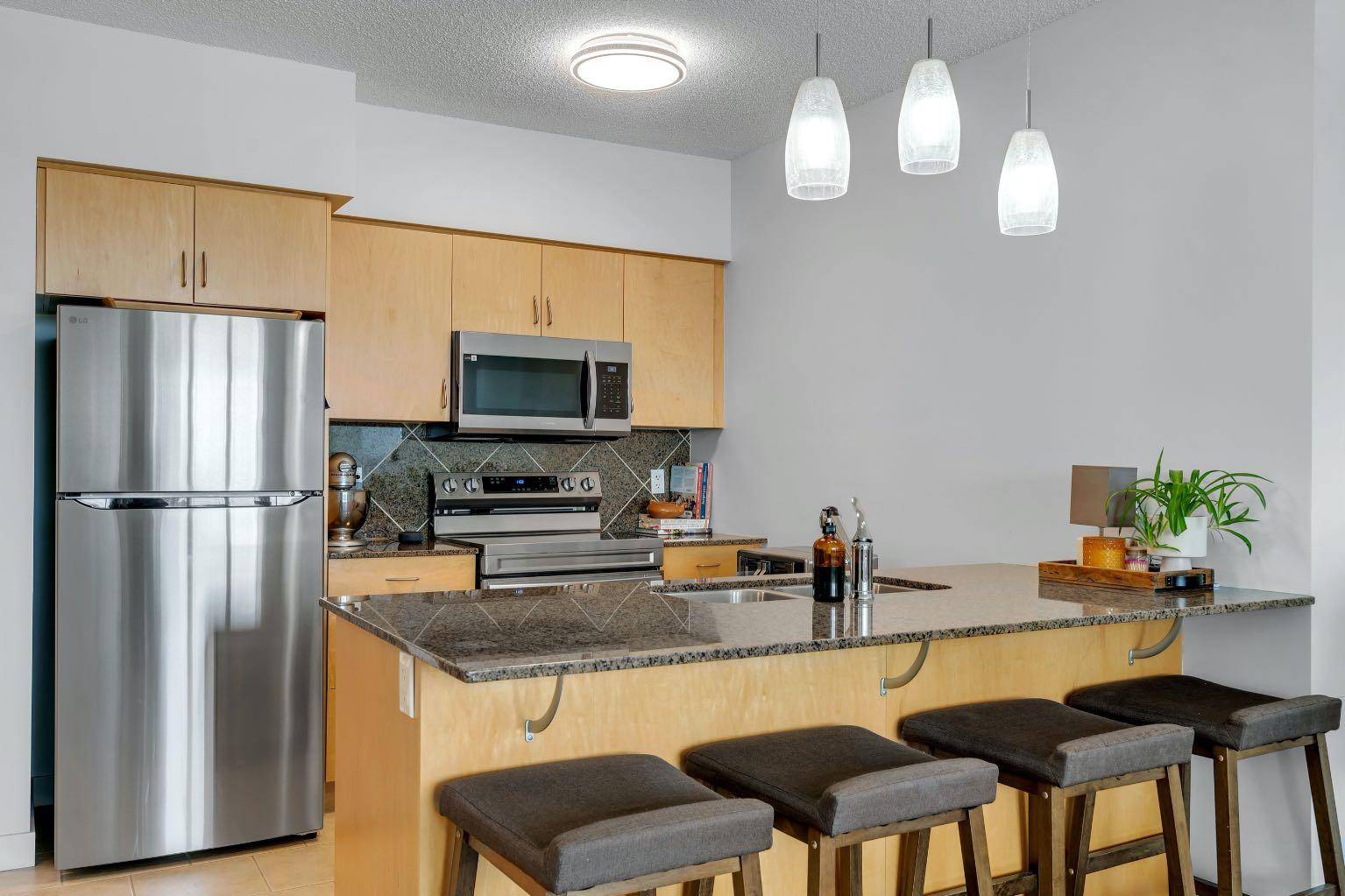 Calgary, AB T2V 2W3,8880 Horton RD Southwest #606