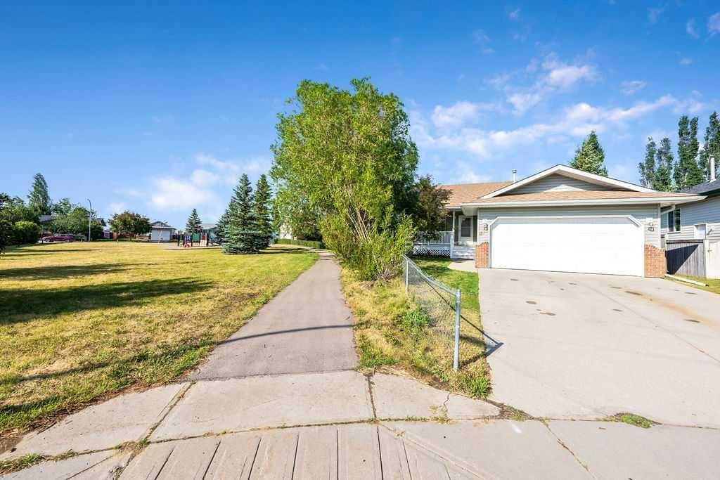 Strathmore, AB T1P 1N8,405 Strathford Bay