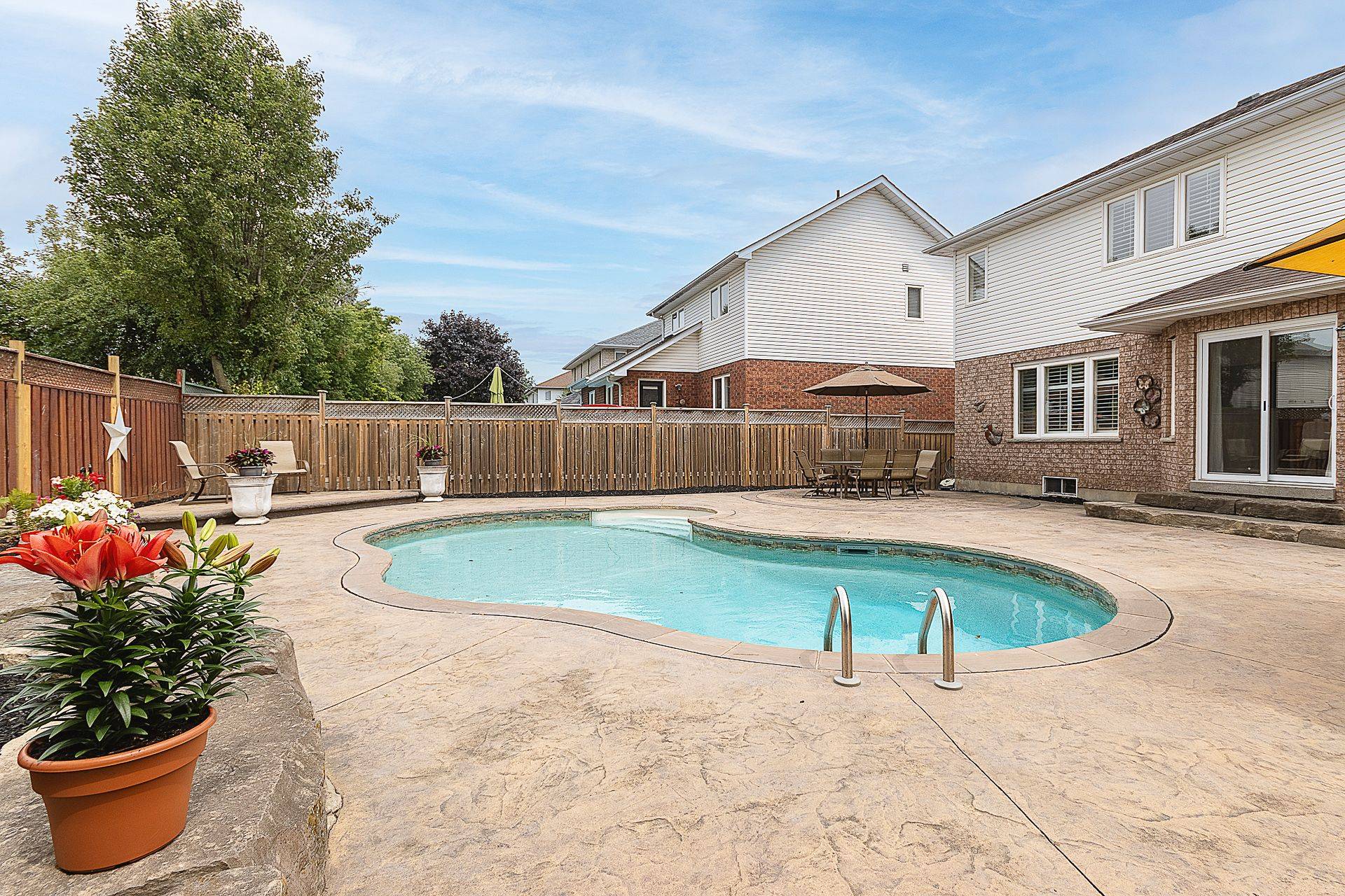 Oshawa, ON L1J 8N7,1003 Catskill DR