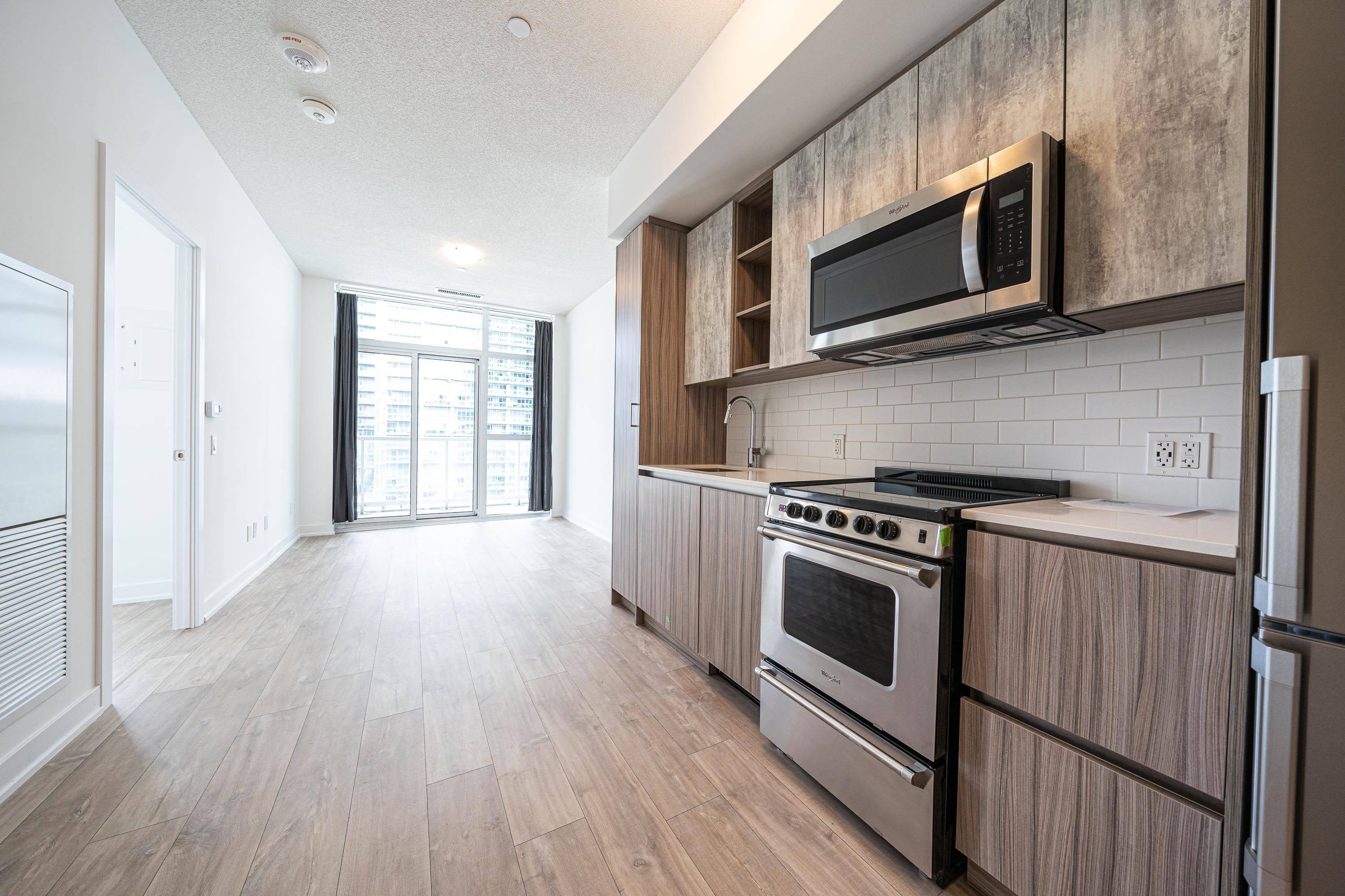 Toronto W06, ON M8Y 0C7,251 Manitoba ST #828