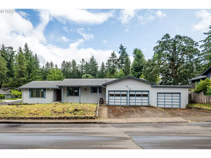 2115 W HARRISON AVE, Cottage Grove, OR 97424