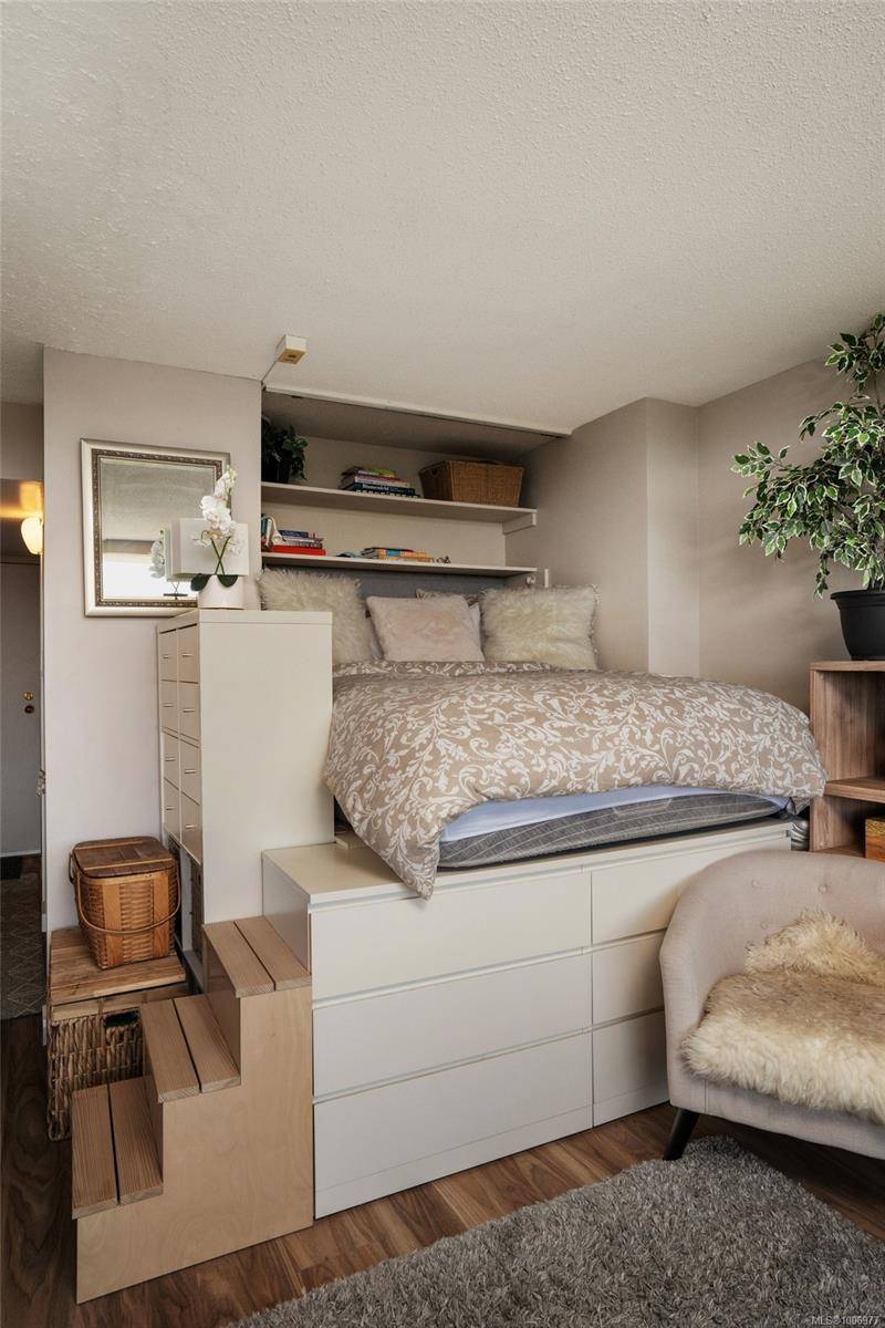 Victoria, BC V8V 1P7,620 Toronto St #1708