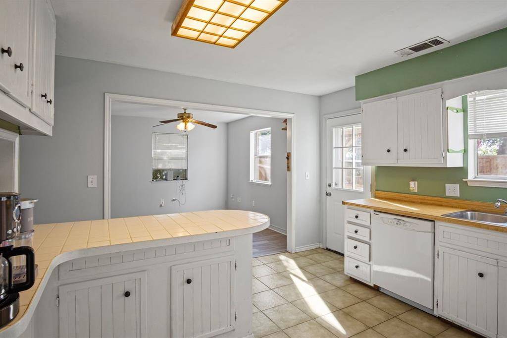 Valley View, TX 76272,301 Spring Creek
