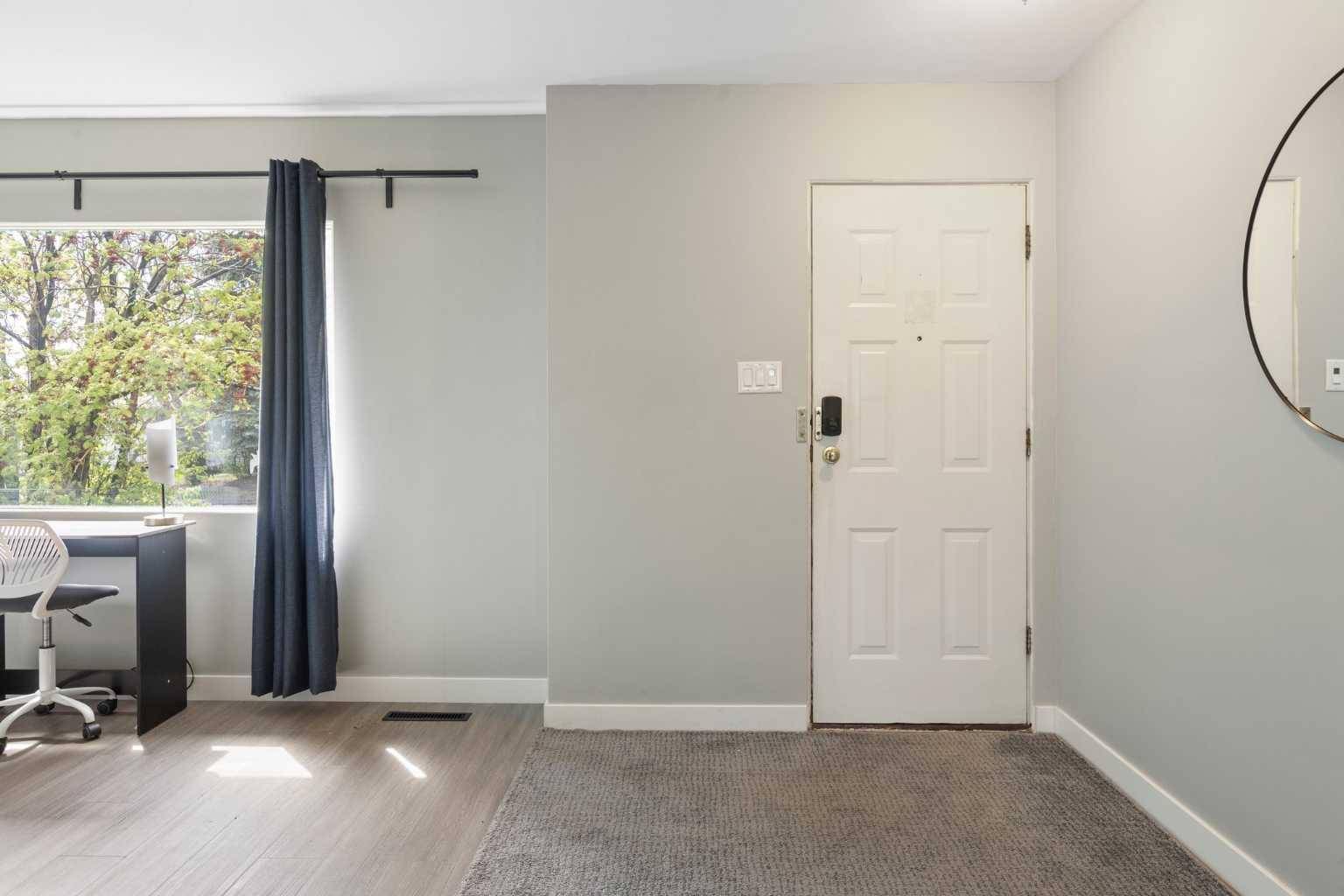 Calgary, AB T3E 5B1,173 Gordon DR SW