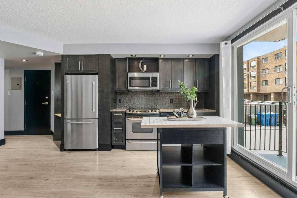 Calgary, AB T2T 4E3,1815 16 ST Southwest #204