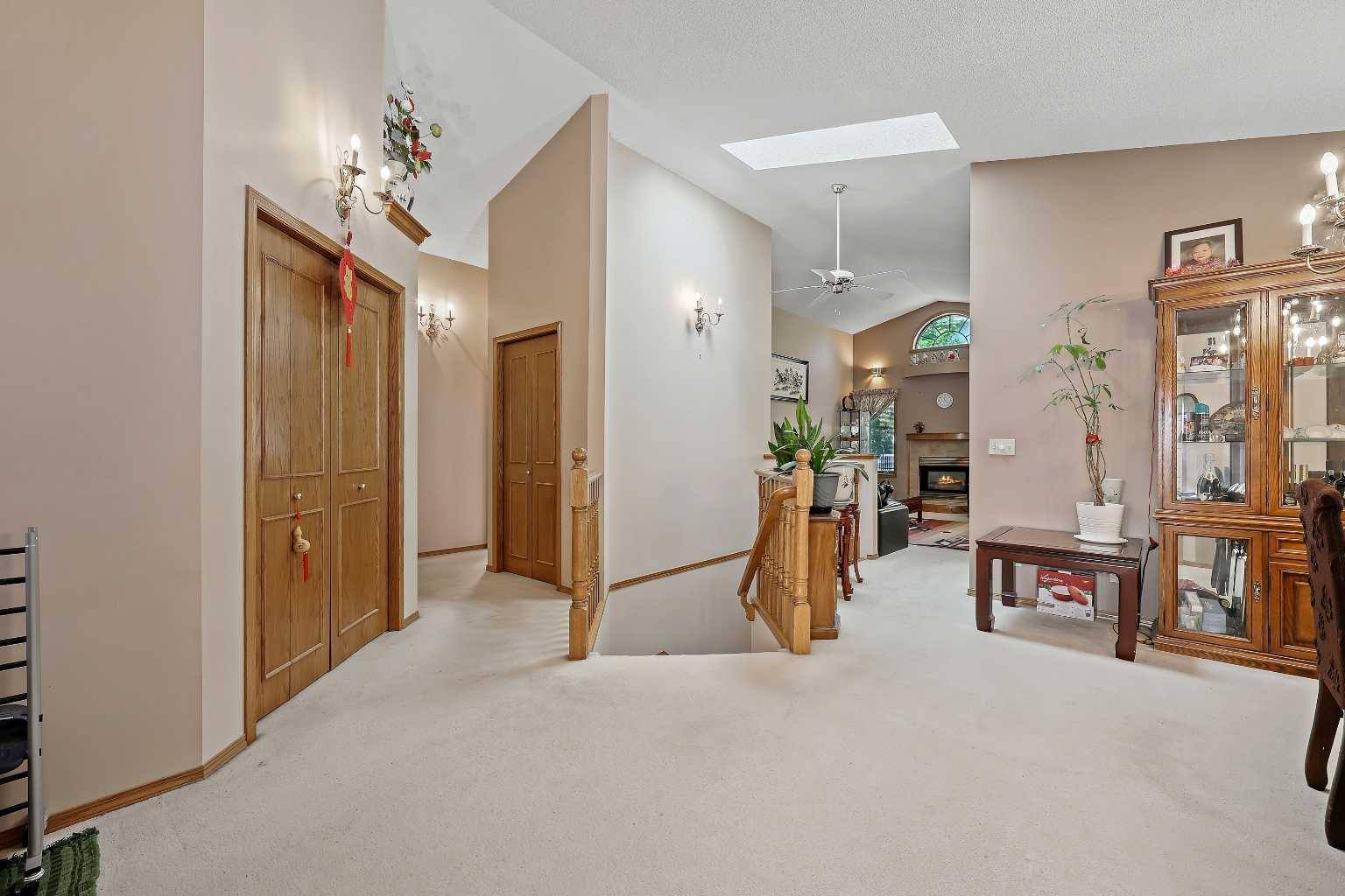 Calgary, AB T3A 4Y3,184 Hampshire CIR Northwest